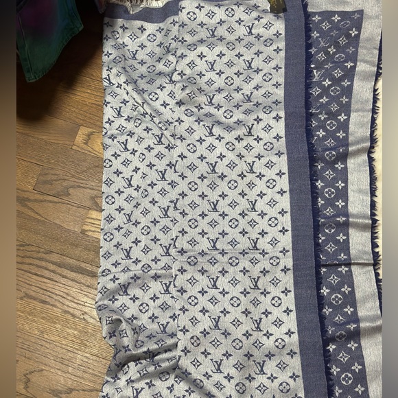 Louis Vuitton denim silk shawl - Picture 1 of 4